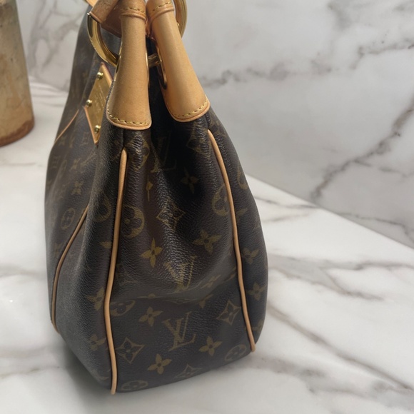 Louis Vuitton Galliera Monogram PM Handbag - Picture 4 of 16